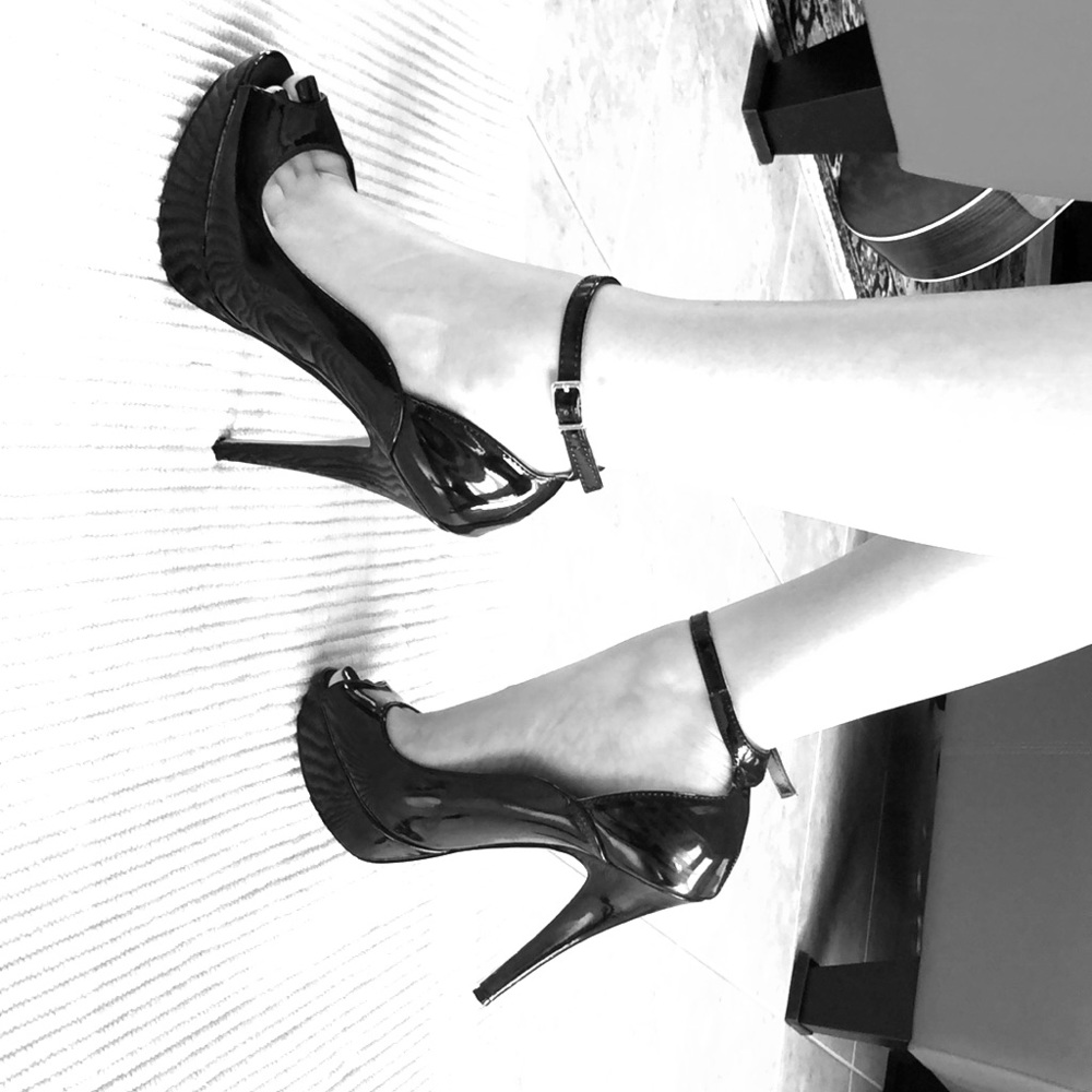 Madden Girl 5” black patent leather stiletto